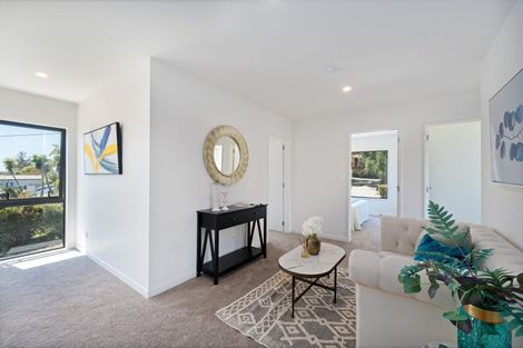 Photo of property in 21a Barron Drive, Green Bay, Auckland, 0604