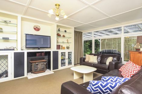 Photo of property in 27 Victory Road, Laingholm, Auckland, 0604