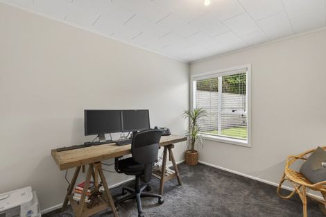 Photo of property in 5 Whitby Place, Westown, New Plymouth, 4310