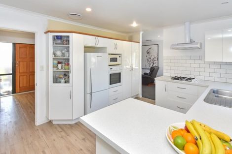 Photo of property in 22 Moyrus Crescent, East Tamaki Heights, Auckland, 2016