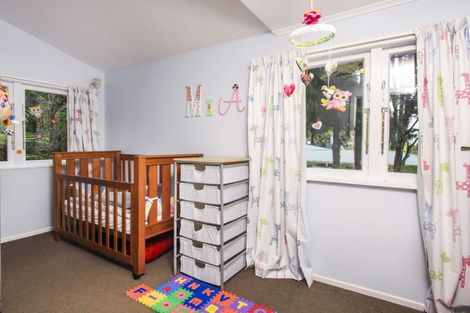 Photo of property in 27 Victory Road, Laingholm, Auckland, 0604