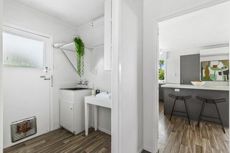 Photo of property in 2/111 Hobsonville Road, West Harbour, Auckland, 0618