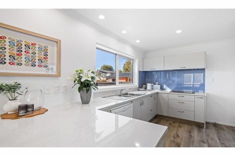 Photo of property in 19 Lombard Place, Avonhead, Christchurch, 8042