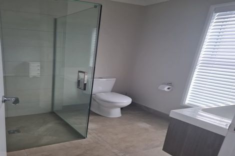 Photo of property in 11 Vogwill Road, Kumeu, 0810