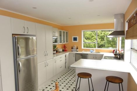 Photo of property in 27b Chetwode Grove, Newlands, Wellington, 6037