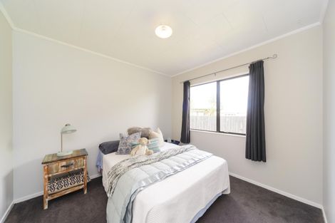 Photo of property in 73 Hillcrest Drive, Kelvin Grove, Palmerston North, 4414