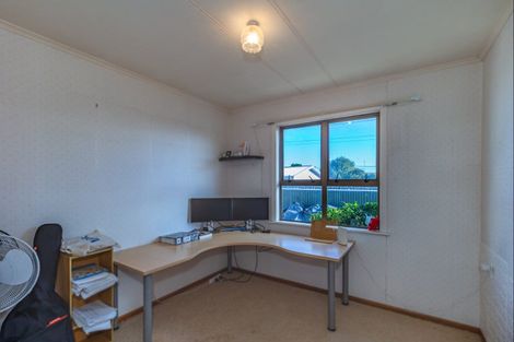 Photo of property in 24 Karaka Crescent, Levin, 5510