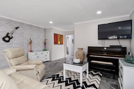 Photo of property in 21 Hawk Place, Welcome Bay, Tauranga, 3112