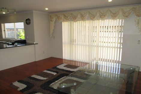 Photo of property in 12 Ballydonegan Rise, East Tamaki, Auckland, 2013
