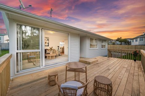 Photo of property in 19 Thornlow Street, Glendene, Auckland, 0602