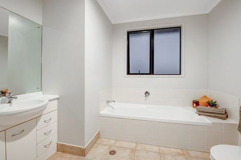 Photo of property in 6 Coral Court, Gulf Harbour, Whangaparaoa, 0930