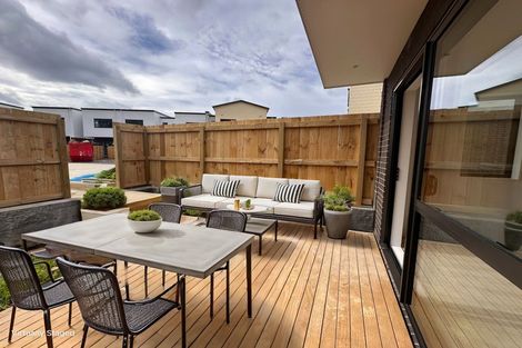 Photo of property in 1/35 Young Crescent, Drury, 2113