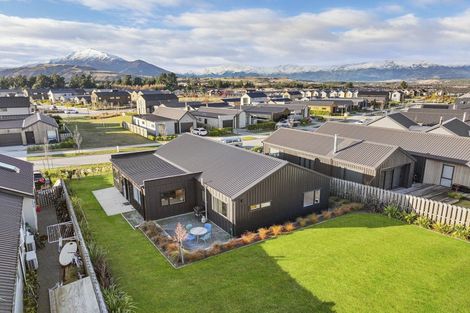 Photo of property in 25 Obelisk Street, Wanaka, 9305