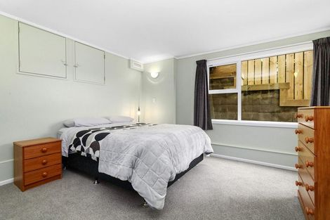 Photo of property in 9 Innes Way, Newlands, Wellington, 6037