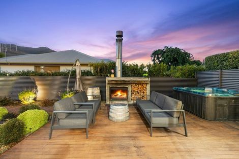 Photo of property in 21 Stonebrook Drive, Wanaka, 9305