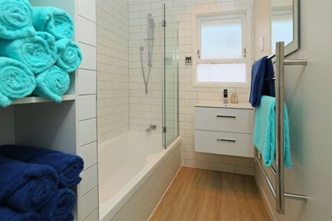 Photo of property in 124 Flanshaw Road, Te Atatu South, Auckland, 0610