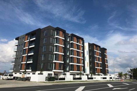 Photo of property in Frank Sargeson Apts, 405/74 Anzac Street, Takapuna, Auckland, 0622