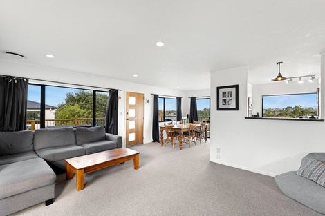Photo of property in 9 Van Dyke Place, West Harbour, Auckland, 0618