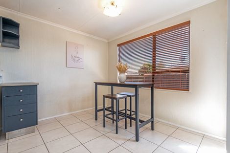Photo of property in 12 Hillcrest Drive, Kelvin Grove, Palmerston North, 4414