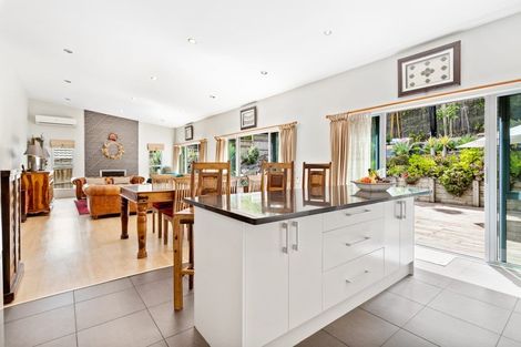 Photo of property in 6 Fernbank Lane, Greenhithe, Auckland, 0632