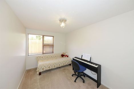 Photo of property in 2/125 Roydvale Avenue, Burnside, Christchurch, 8053