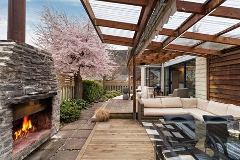 Photo of property in 6 Elva Dawson Place, Arrowtown, 9302