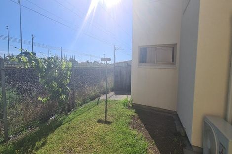 Photo of property in 19 Lockington Avenue, Henderson, Auckland, 0612