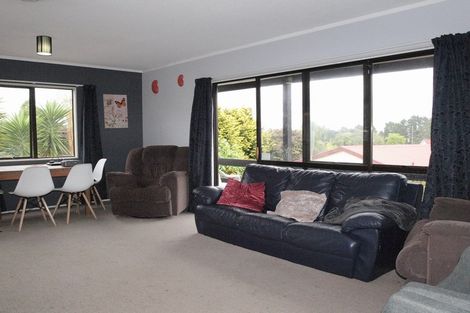 Photo of property in 18 Pokapu Place, Bethlehem, Tauranga, 3110
