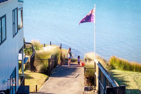Photo of property in 48 Wainui Road, Raglan, 3225