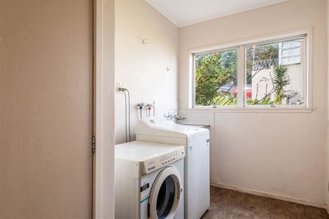Photo of property in 358 Glenfield Road, Glenfield, Auckland, 0629