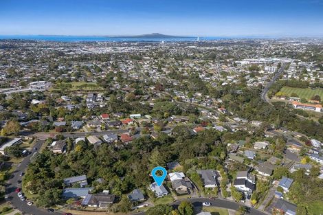 Photo of property in 16 Noeleen Street, Glenfield, Auckland, 0629