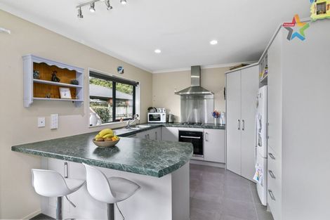 Photo of property in 21 Aragon Grove, Kingsley Heights, Upper Hutt, 5018