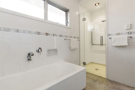 Photo of property in 24 Queen Street, Cambridge, 3434