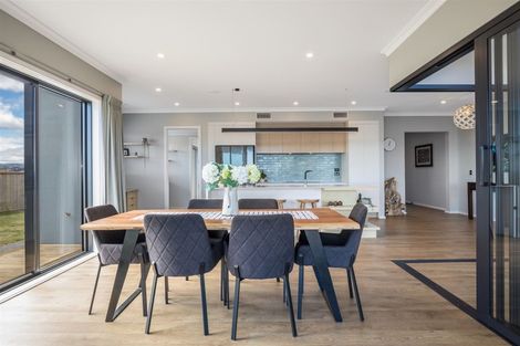 Photo of property in 4 Rotorua Grove, Aotea, Porirua, 5024