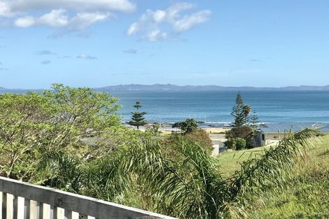 Photo of property in 2 Dudley Crescent, Cable Bay, 0420