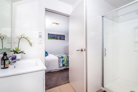 Photo of property in 4/9 Korotaha Terrace, Rothesay Bay, Auckland, 0630