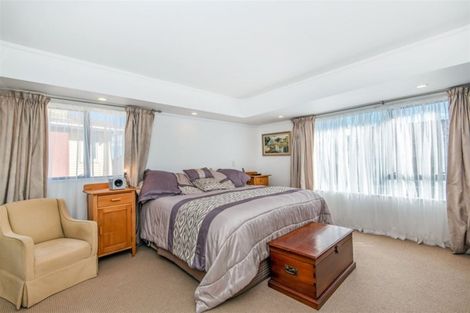 Photo of property in 3a Fraser Road, Narrow Neck, Auckland, 0624