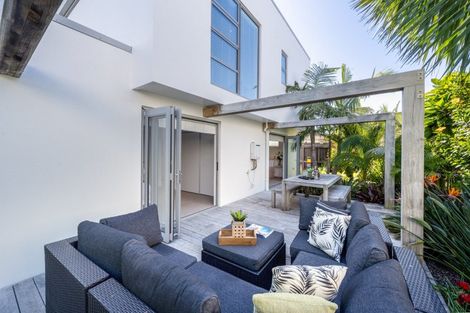 Photo of property in 8 The Parade, Bucklands Beach, Auckland, 2012