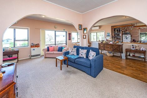 Photo of property in 13 Okiwa Terrace, Waiinu Beach, Whanganui, 4588