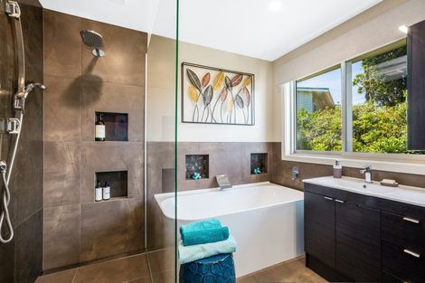 Photo of property in 64a Mana View Road, Paremata, Porirua, 5026