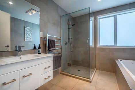 Photo of property in 773 Waitakere Road, Kumeu, 0891