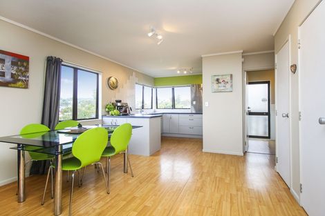 Photo of property in 16 Frosses Place, Massey, Auckland, 0614