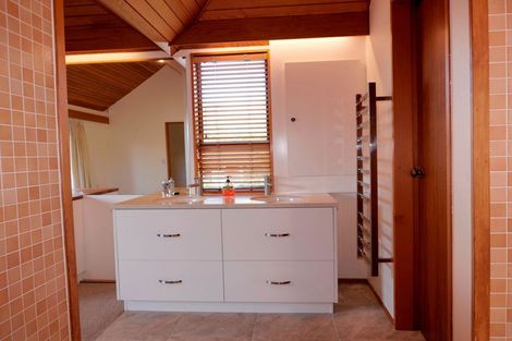 Photo of property in 10 Edgewater Street, Waikanae, 5036