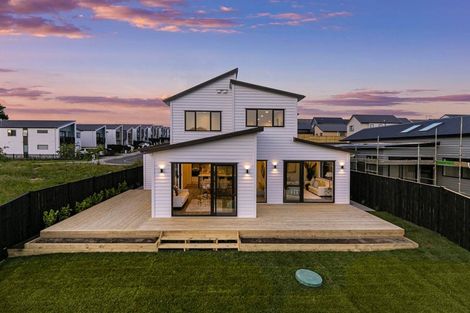 Photo of property in 32 Paparahi Place, Wainui, Silverdale, 0992