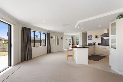 Photo of property in 9 Hiria Crescent, Papamoa Beach, Papamoa, 3118