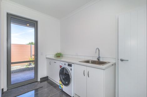 Photo of property in 18 Phoenix Palms Grove, Levin, 5510