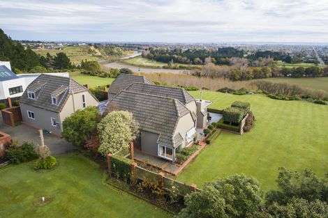 Photo of property in 38 Titirangi Drive, Fitzherbert, Palmerston North, 4471