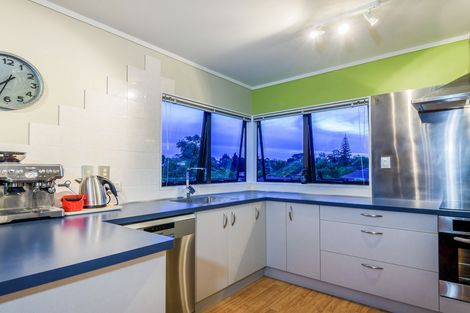 Photo of property in 16 Frosses Place, Massey, Auckland, 0614