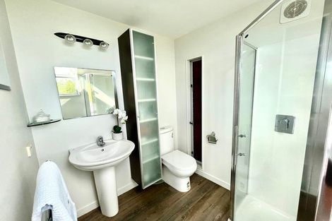 Photo of property in 1/39 Wade River Road, Stanmore Bay, Whangaparaoa, 0932