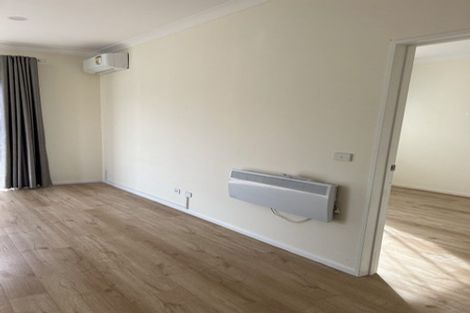 Photo of property in 12 Te Awa Place, Red Beach, 0932